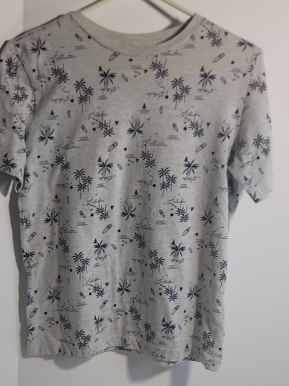 Simply Styled Light Gray Tee with Navy Tropical Print